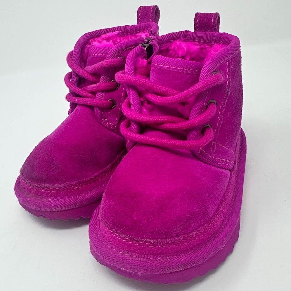 UGG Vibrant Pink Kids Boots sz.6c